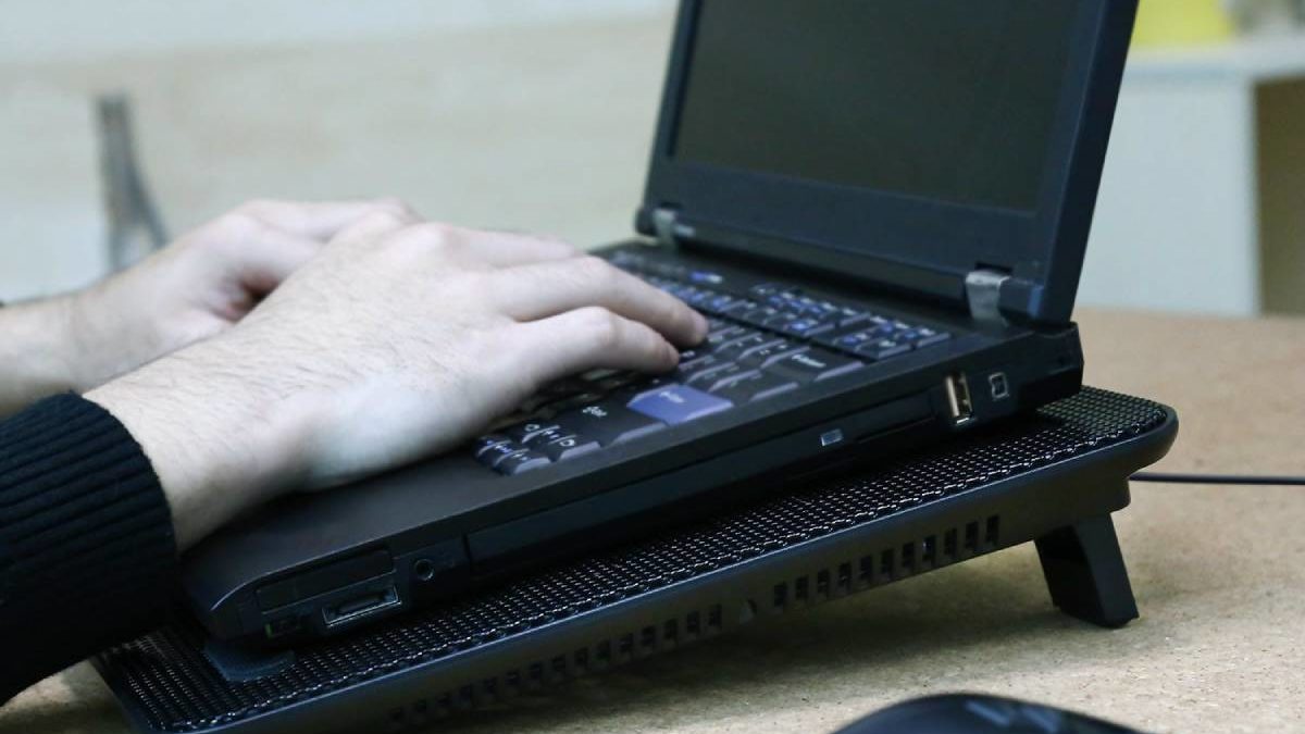 Beat The Heat: Best Laptop Cooling Pad That You Should Consider In 2020